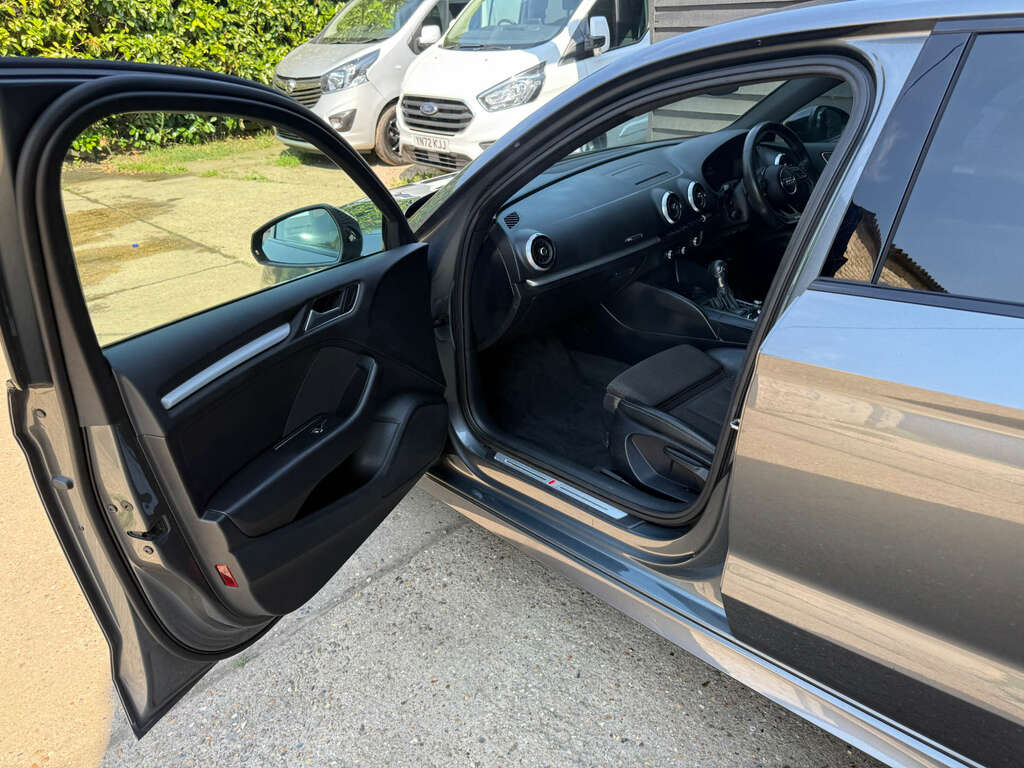 Audi A3 1.5 A3 Black Edition 35 Tfsi KL19YZF Grey #3
