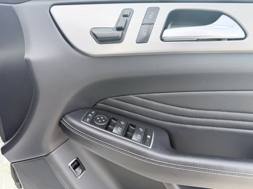 Mercedes-Benz M Class Automatic Silver #23