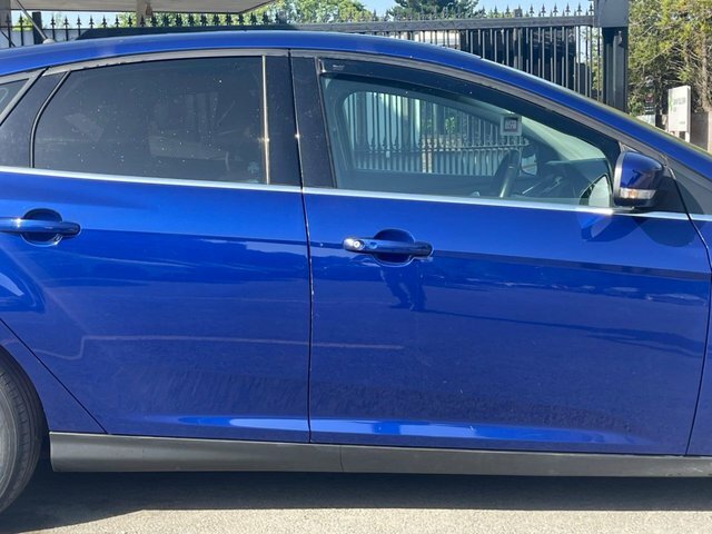 Ford Focus 1.0T Ecoboost Titanium Hatchback E ST17EZJ Blue #6