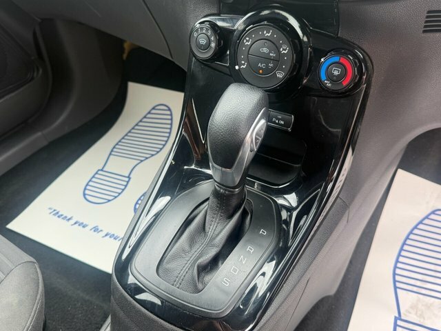 Ford Fiesta 1.5L 1.5 Tdci Zetec Euro 5 Black #32