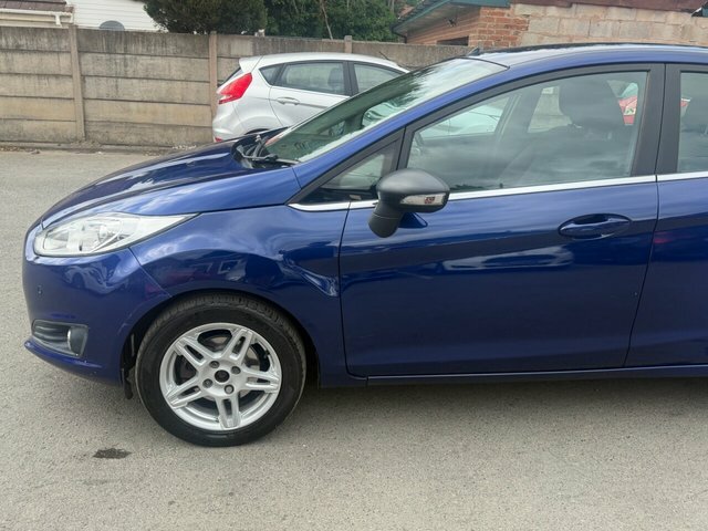 Ford Fiesta 1.5L 1.5 Tdci Zetec Euro 5 Black #24
