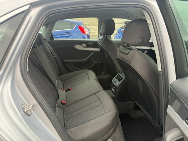Audi A4 2.0 Tdi Ultra Sport Estate S Tronic Eur White #51