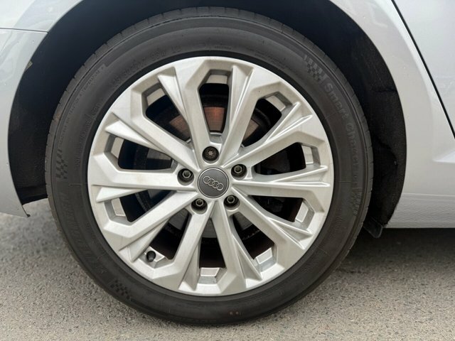 Audi A4 2.0 Tdi Ultra Sport Estate S Tronic Eur White #18