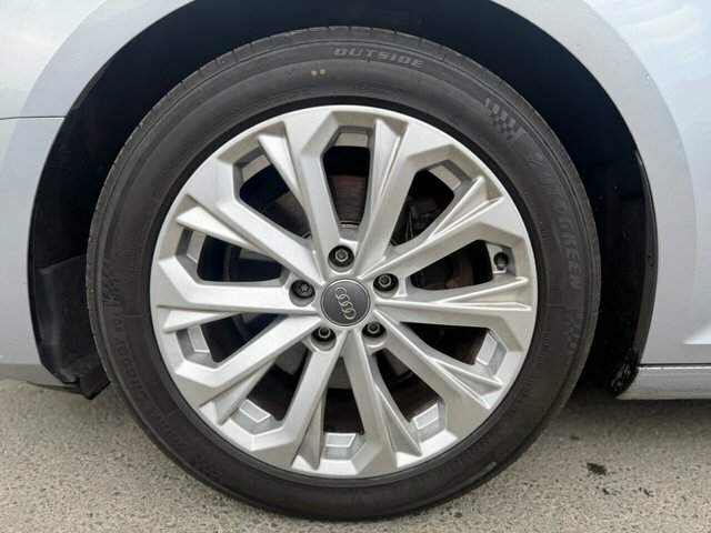 Audi A4 2.0 Tdi Ultra Sport Estate S Tronic Eur White #17