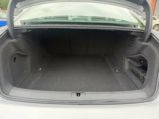Audi A4 2.0 Tdi Ultra Sport Estate S Tronic Eur White #58