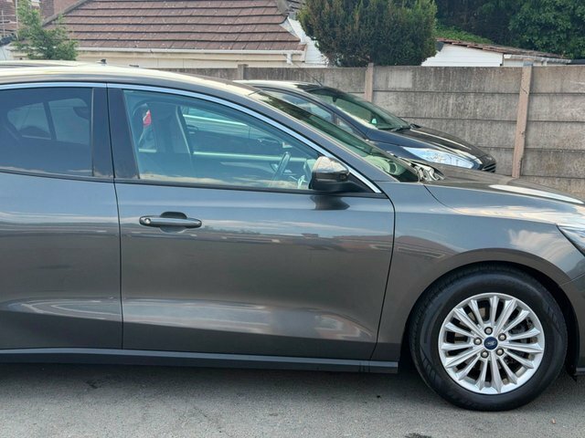 Ford Focus 1.0T Ecoboost Titanium Hatchback E LT19FVL Grey #3