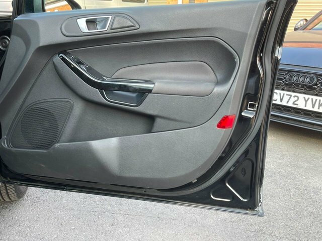 Ford Fiesta 1.0T Ecoboost Zetec Bo Play Series Euro 6 S S Brown #32