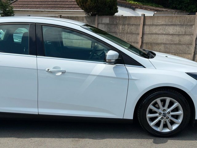 Ford Focus 1.0T Ecoboost Titanium Hatchback E MW16OSX White #6