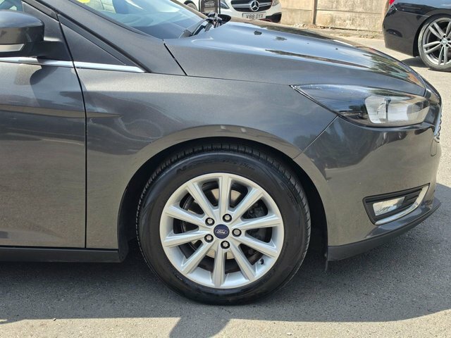 Ford Focus 1.0T Ecoboost Titanium Hatchback E LL66CMZ Grey #4