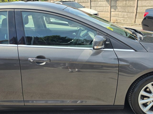 Ford Focus 1.0T Ecoboost Titanium Hatchback E LL66CMZ Grey #6