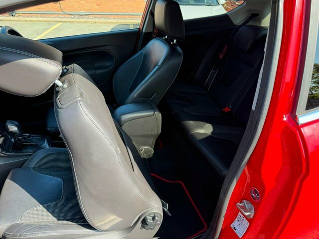 Ford Fiesta Hatchback Style 2013 Red #48