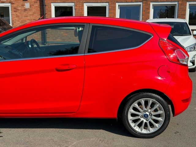 Ford Fiesta Hatchback Style 2013 Red #19