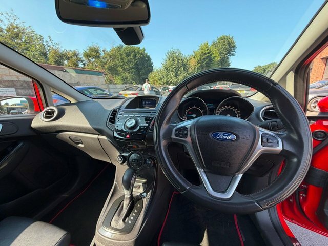 Ford Fiesta Hatchback Style 2013 Red #36