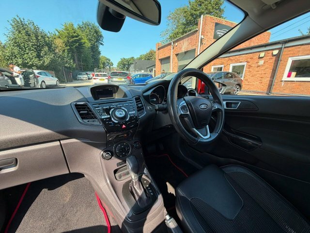 Ford Fiesta Hatchback Style 2013 Red #45