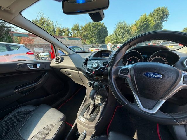 Ford Fiesta Hatchback Style 2013 Red #31