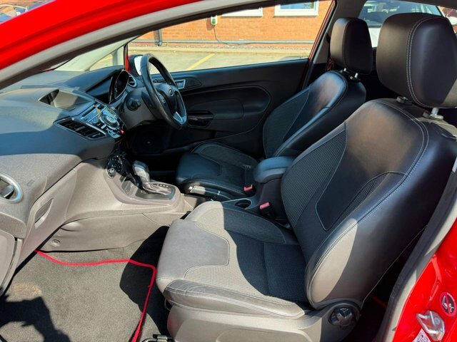 Ford Fiesta Hatchback Style 2013 Red #46