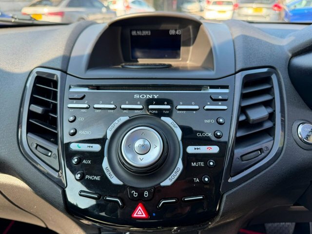 Ford Fiesta Hatchback Style 2013 Red #41