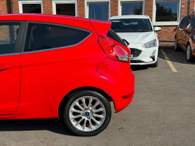 Ford Fiesta Hatchback Style 2013 Red #18