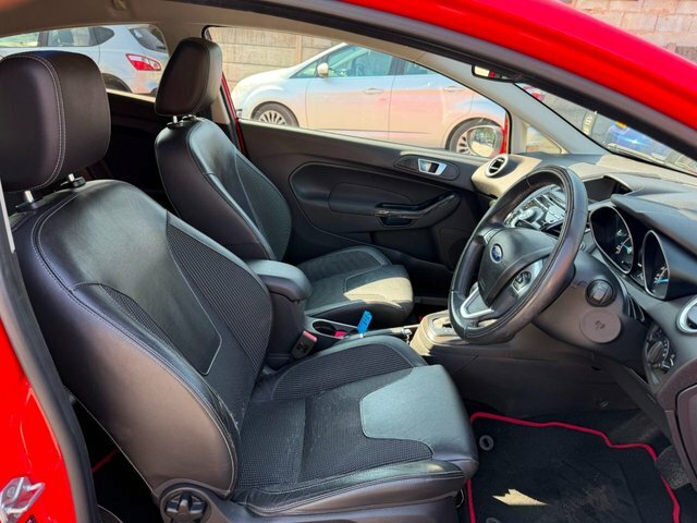 Ford Fiesta Hatchback Style 2013 Red #27