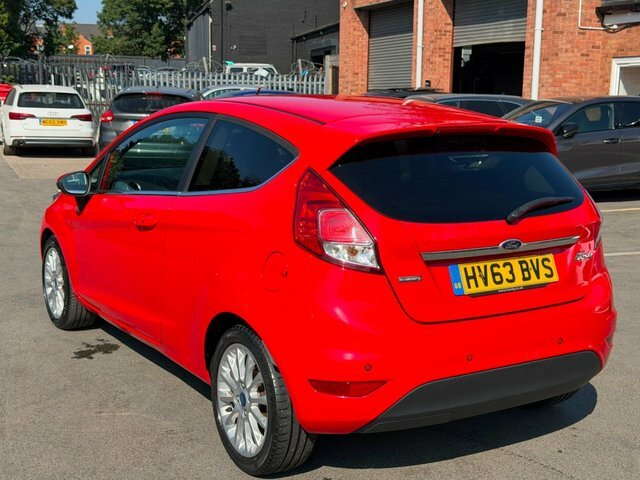 Ford Fiesta Hatchback Style 2013 Red #17