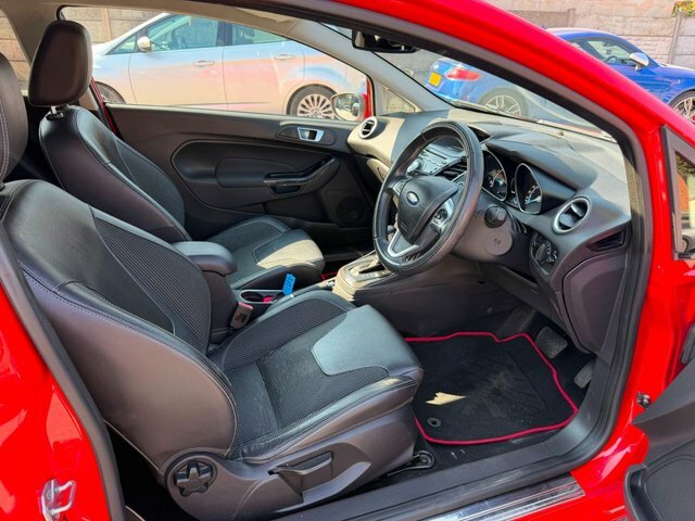 Ford Fiesta Hatchback Style 2013 Red #29