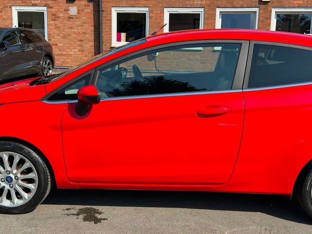 Ford Fiesta Hatchback Style 2013 Red #20
