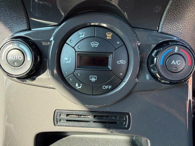 Ford Fiesta Hatchback Style 2013 Red #40