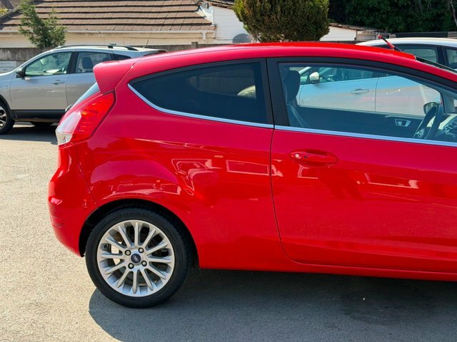 Ford Fiesta Hatchback Style 2013 Red #7