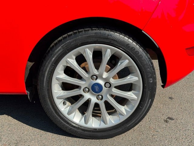 Ford Fiesta Hatchback Style 2013 Red #58