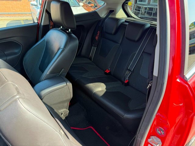 Ford Fiesta Hatchback Style 2013 Red #47
