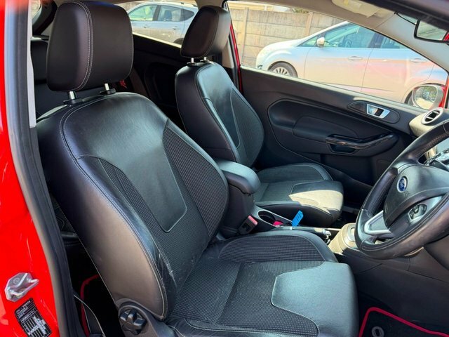 Ford Fiesta Hatchback Style 2013 Red #28