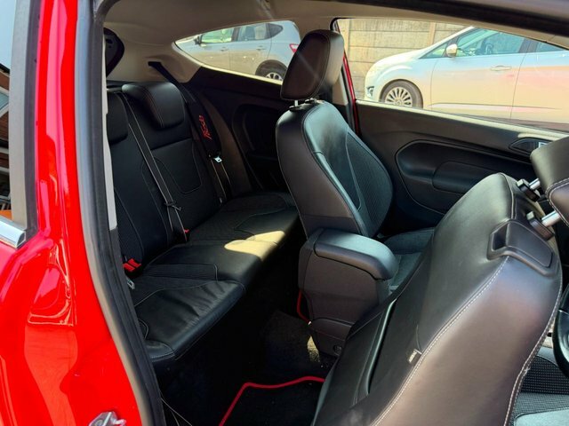Ford Fiesta Hatchback Style 2013 Red #50