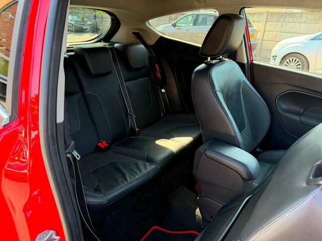 Ford Fiesta Hatchback Style 2013 Red #51