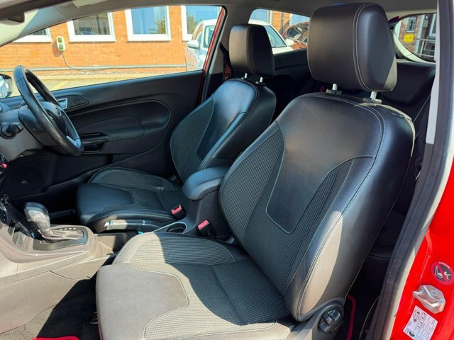 Ford Fiesta Hatchback Style 2013 Red #44