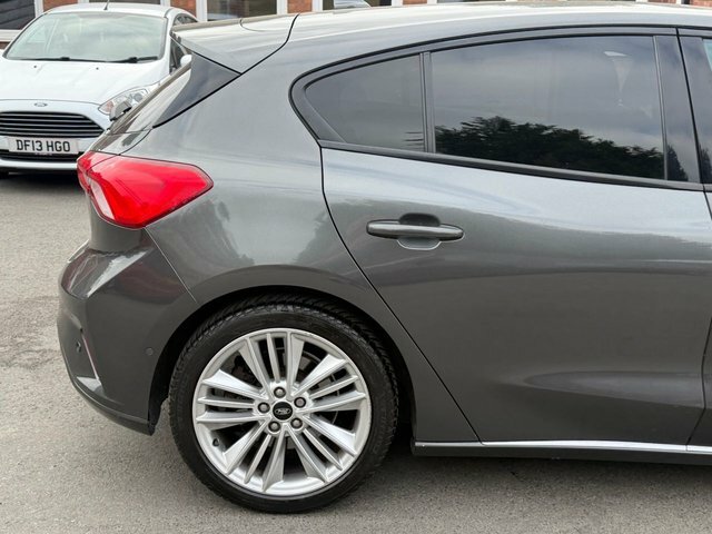 Ford Focus 1.0T Ecoboost Titanium #16