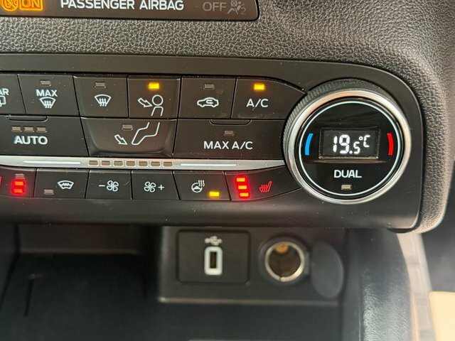 Ford Focus 1.0T Ecoboost Titanium #40
