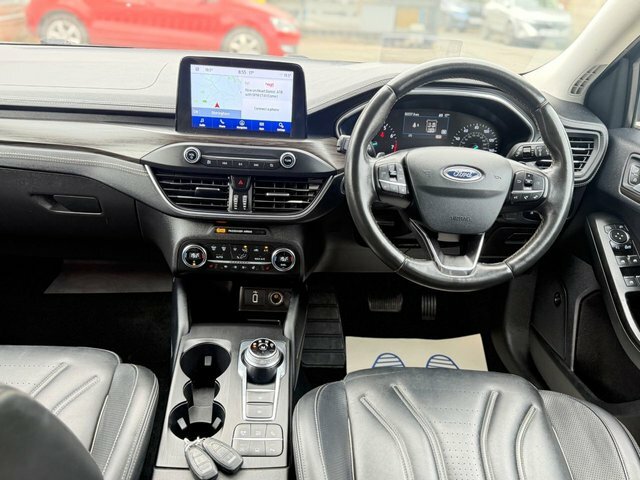 Ford Focus 1.0T Ecoboost Titanium #11