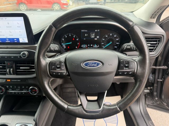 Ford Focus 1.0T Ecoboost Titanium #30