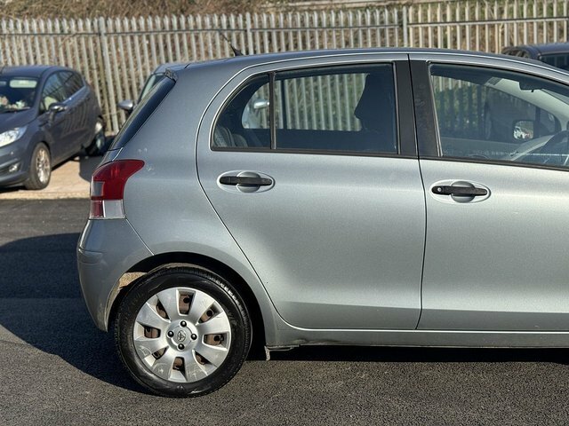 Toyota Yaris Hatchback Silver #4