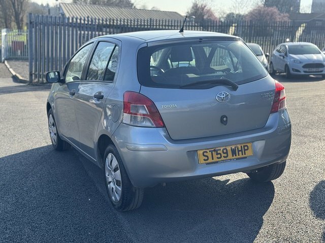Toyota Yaris Hatchback Silver #7