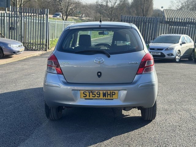 Toyota Yaris Hatchback Silver #6
