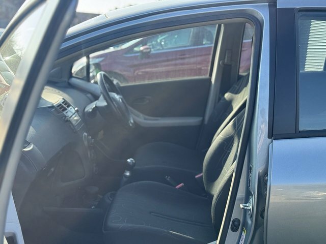 Toyota Yaris Hatchback Silver #11