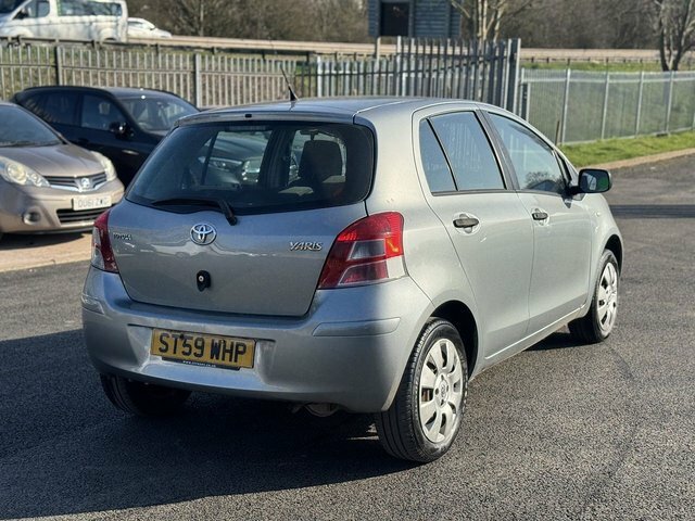 Toyota Yaris Hatchback Silver #5