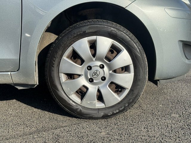 Toyota Yaris Hatchback Silver #19