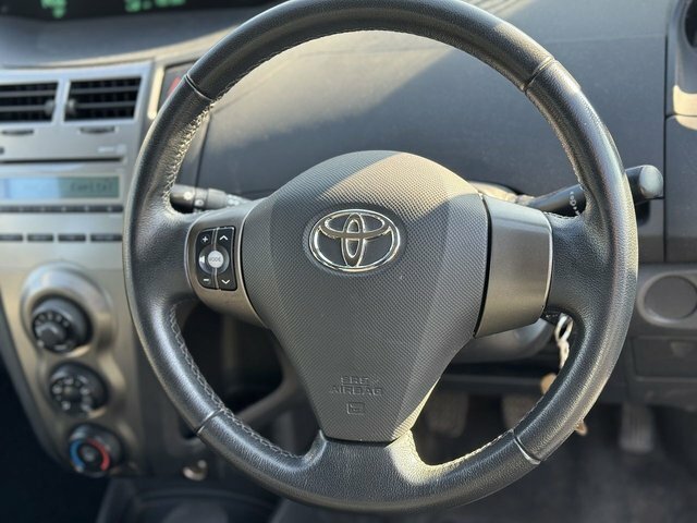 Toyota Yaris Hatchback Silver #14