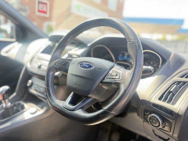 Ford Focus 1.0T Ecoboost St-line Hatchback Blue #2