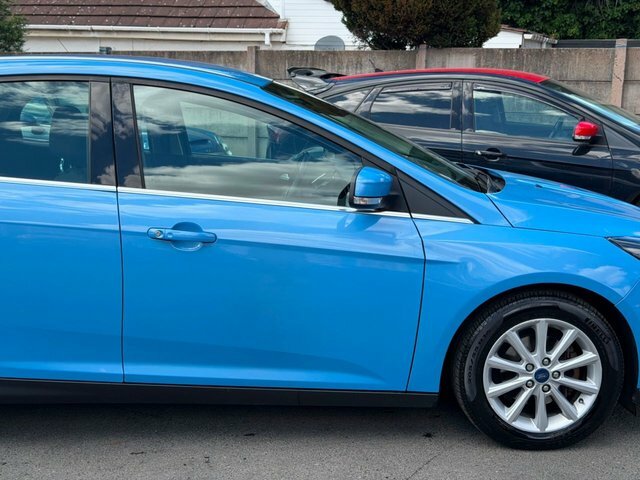 Ford Focus 1.0T Ecoboost Titanium Hatchback E Blue #5