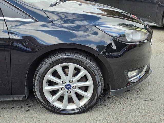 Ford Focus 1.0T Ecoboost Titanium Hatchback E Black #4