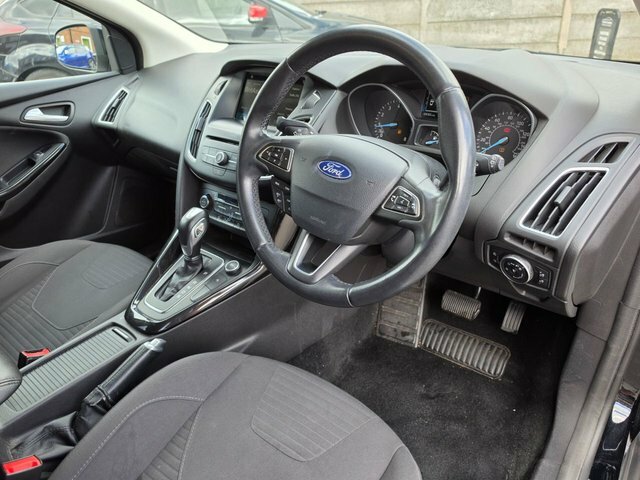 Ford Focus 1.0T Ecoboost Titanium Hatchback E Black #2