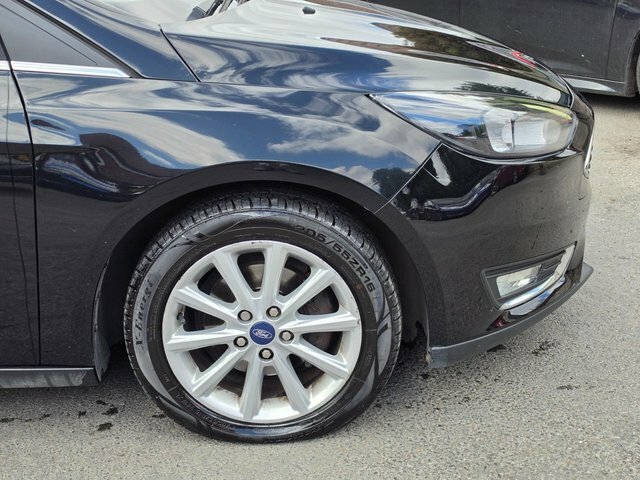 Ford Focus 1.0T Ecoboost Titanium Hatchback E Black #3